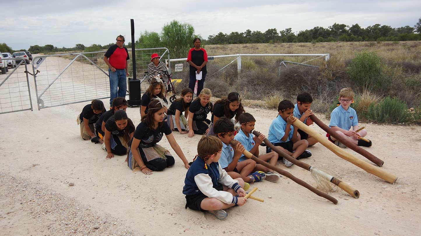 ceremony by Dhirrabuu Birralii-gal at the Gate to celebrate renewed access to the river