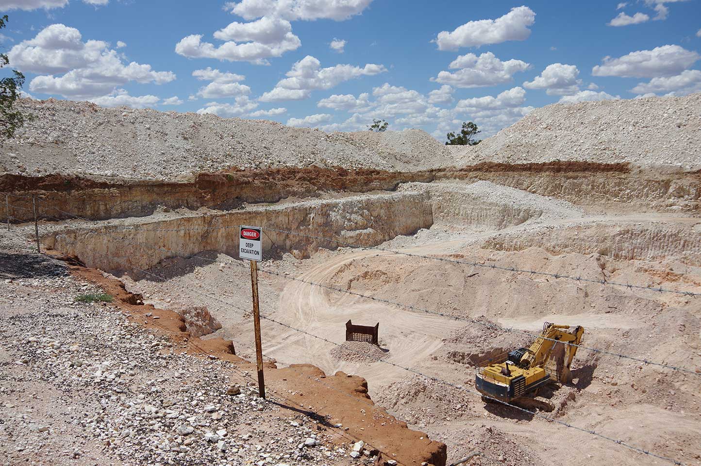 Open cut opal mining near Lightning Ridge
